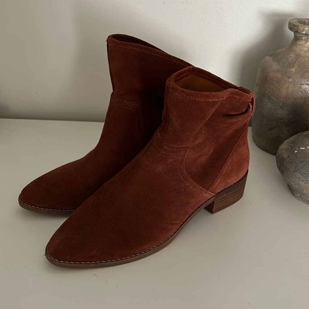 Lucky suede boots